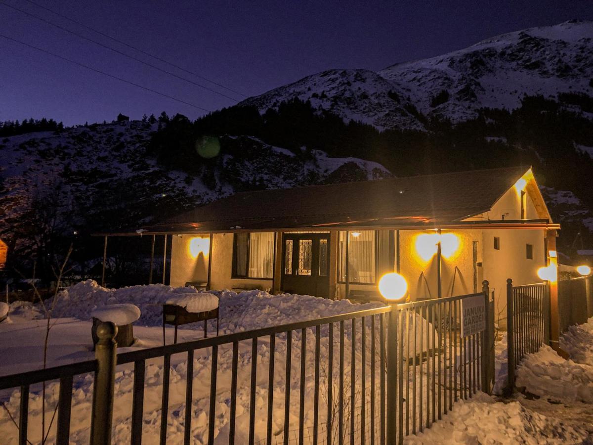 januka garden sno Villa Kazbegi Exteriör bild