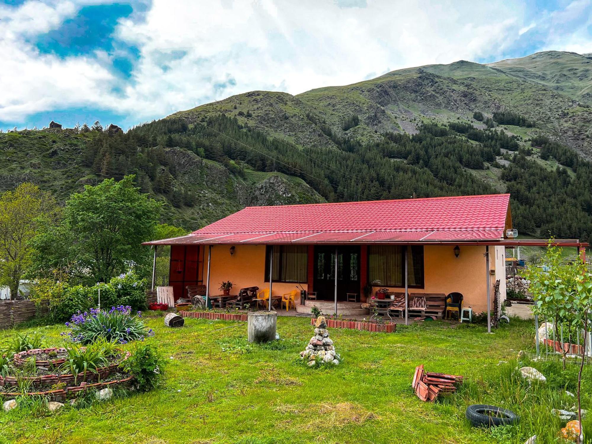 januka garden sno Villa Kazbegi Exteriör bild