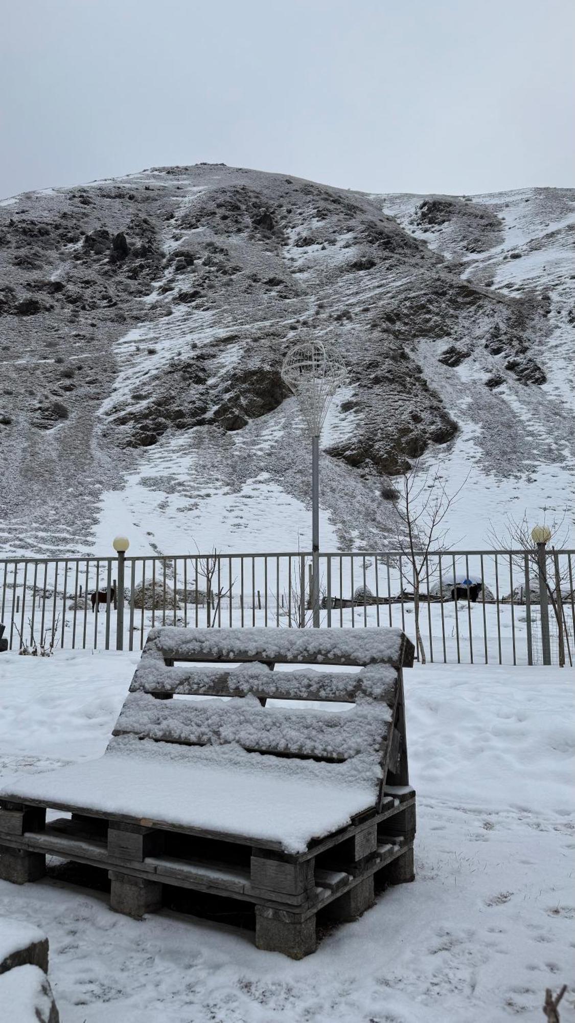 januka garden sno Villa Kazbegi Exteriör bild